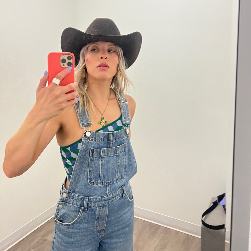 Meet your Posher, Caitlin